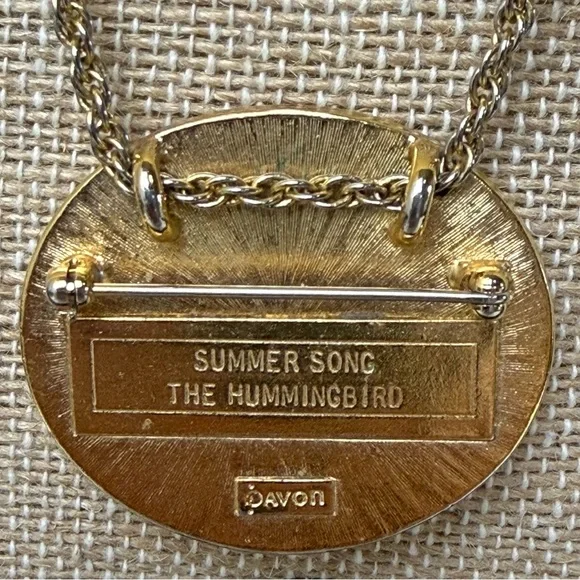 Vintage Avon ‘Summer Song The Hummingbird’ Pin/Pendant With Chain Gold Tone 18” - Picture 3 of 4